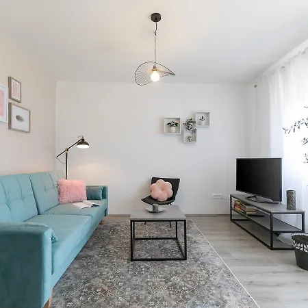 Apartman Center With Private Garden And Bbq Poreč