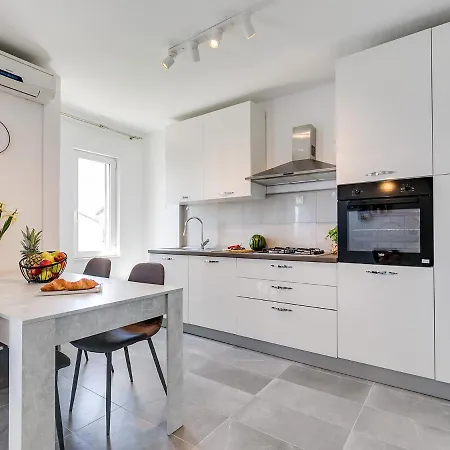 Center With Private Garden And Bbq Apartman