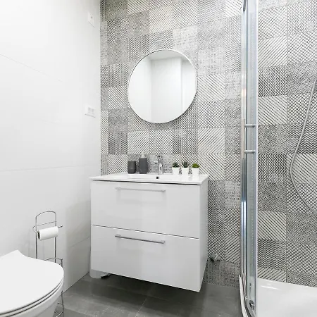 Center With Private Garden And Bbq شقة