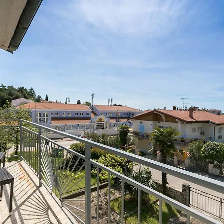 Center With Private Garden And Bbq Appartamento