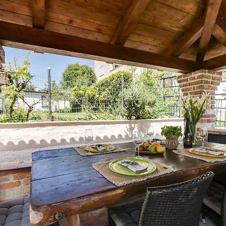 Apartmán Center With Private Garden And Bbq Poreč