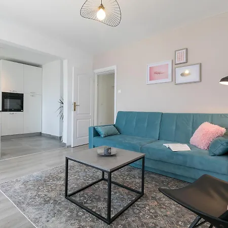 Apartmán Center With Private Garden And Bbq *