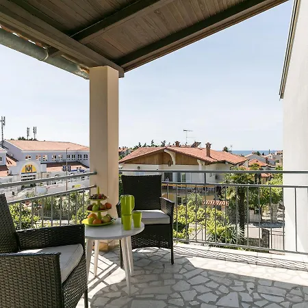 Center With Private Garden And Bbq Appartamento Porec