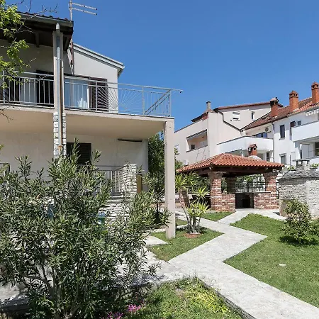 Center With Private Garden And Bbq Appartamento Porec