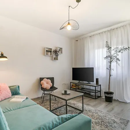 Appartamento Center With Private Garden And Bbq