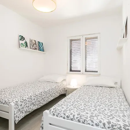Center With Private Garden And Bbq Apartmán *