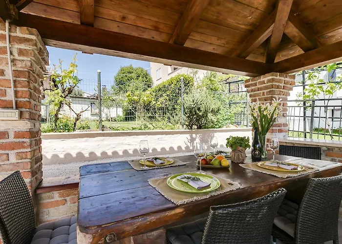 Apartmán Center With Private Garden And Bbq Poreč