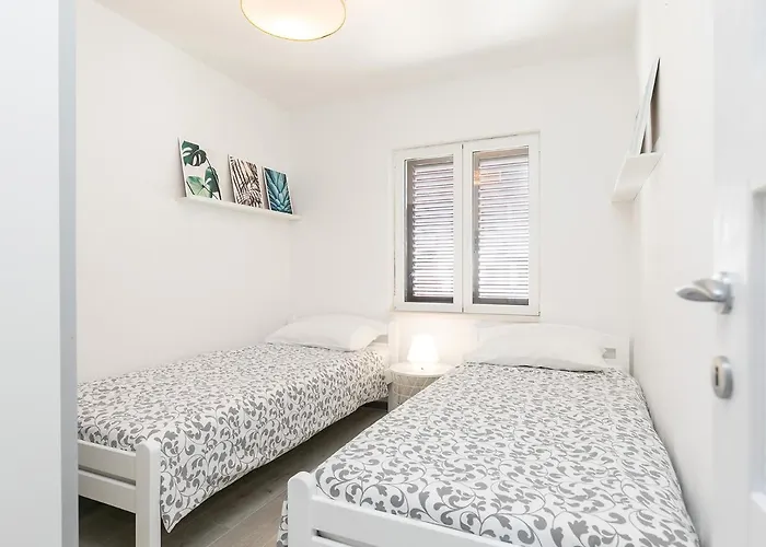 Center With Private Garden And Bbq Apartment *