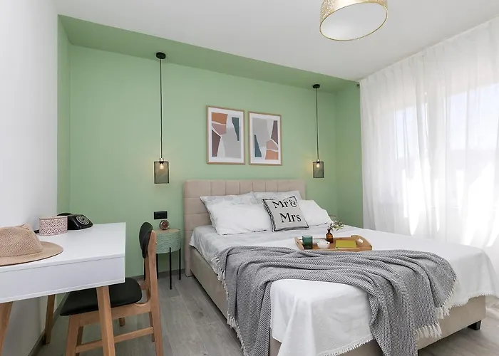 Apartment Center With Private Garden And Bbq *