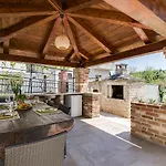 Center With Private Garden And Bbq Apartment *