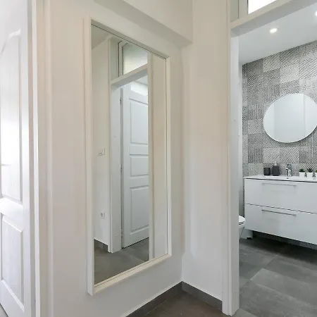 Center With Private Garden And Bbq Apartman Porec