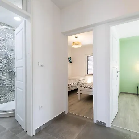 Apartman Center With Private Garden And Bbq Porec