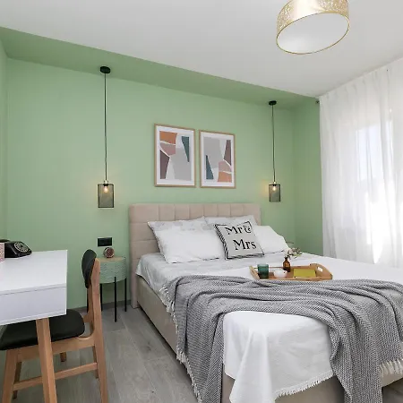 Apartman Center With Private Garden And Bbq *