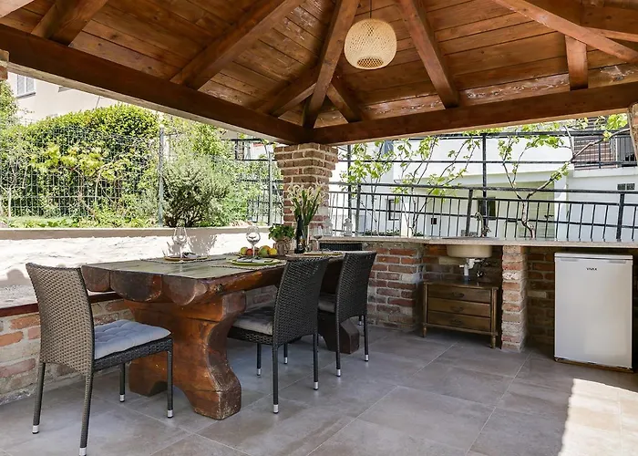 Center With Private Garden And Bbq Apartamento Poreč